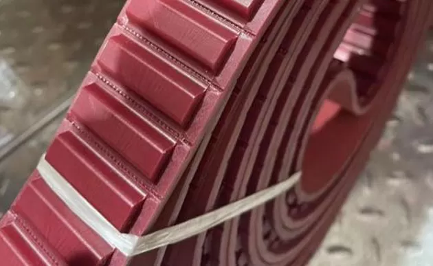 Patentierte Getriebes truktur für geradlinige Doppel kanten maschine