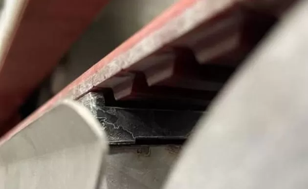 Patentierte Getriebes truktur für geradlinige Doppel kanten maschine