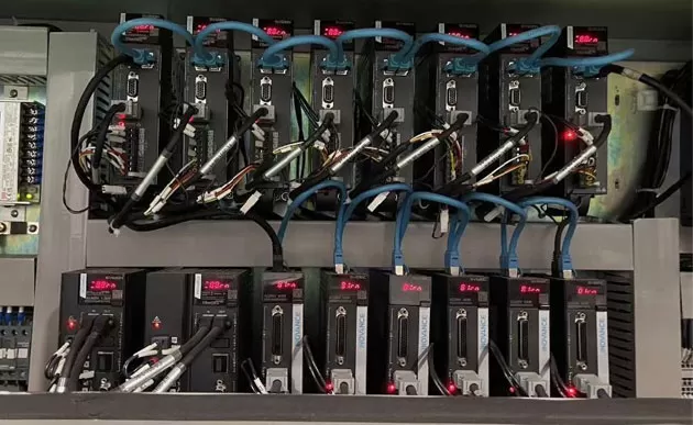 Präzisions-Servo-und VFD-Motors teuerung maschine mit gerader Linie